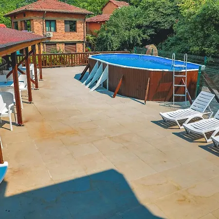 אכסניה за гост хит хаус и בראטיסגובו