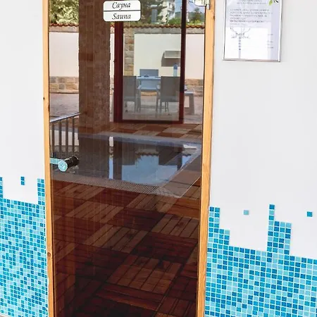 за гост хит хаус и אכסניה *