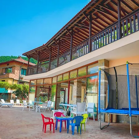 אכסניה за гост хит хаус и בראטיסגובו