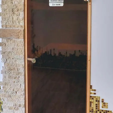 за гост хит хаус и אכסניה *