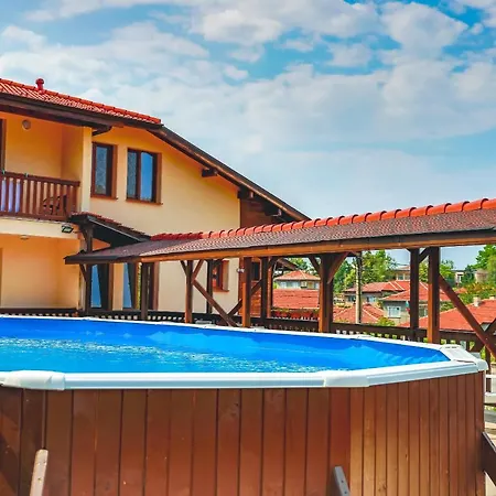 за гост хит хаус и * בראטיסגובו