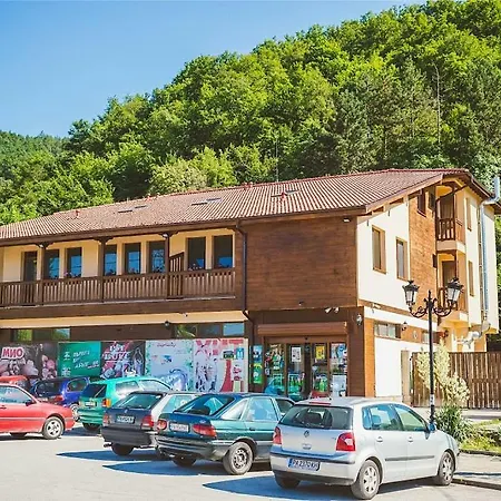 за гост хит хаус и Hostel Bracigovo