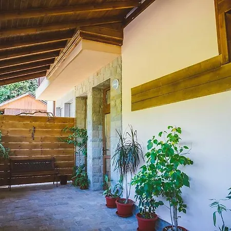 за гост хит хаус и בראטיסגובו