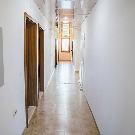 за гост хит хаус и בראטיסגובו