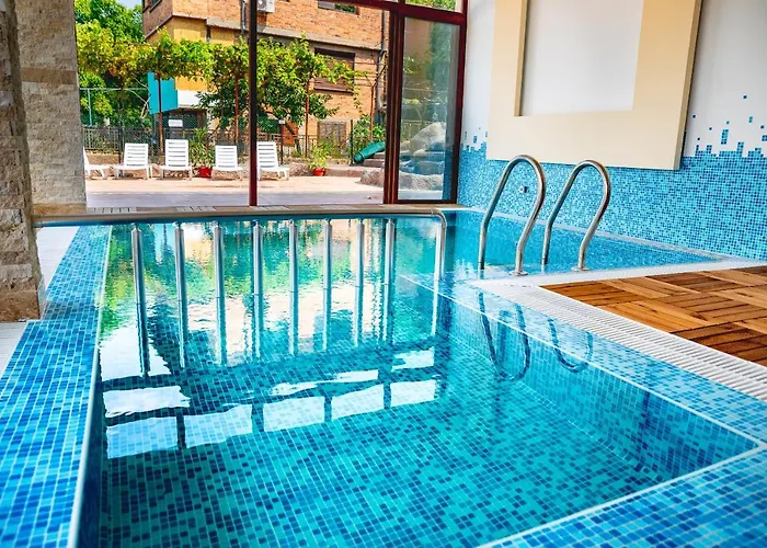 за гост хит хаус и 旅馆 *