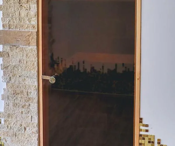 за гост хит хаус и 旅馆 *